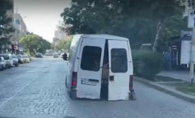 Белият бус който беше заснет да се движи в София