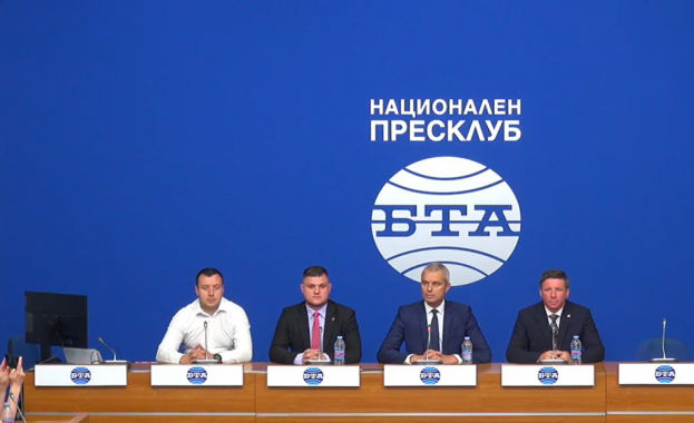 Костадин Костадинов: Беше направен опит за „търговия“ с наши депутати от ПП и Кирил Петков