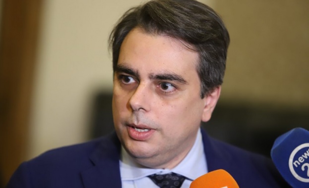 Съпредседателят на Продължаваме промяната Асен Василев коментира критиките на държавния