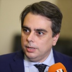 Не става с контактьори 