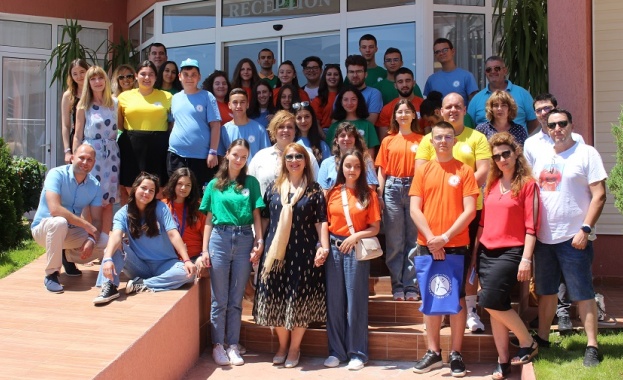 За мен е удоволствие да се срещам с вас