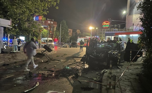 Полицията изяснява причините за тежката катастрофа с жертви в София