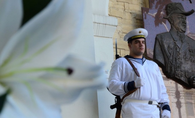 С военен ритуал пред сградата на Щаба на Военноморските сили