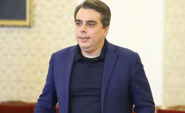 Асен Василев, ПП: Нещата са на кантар - дали ще се явим заедно с ДБ, няма особено значение