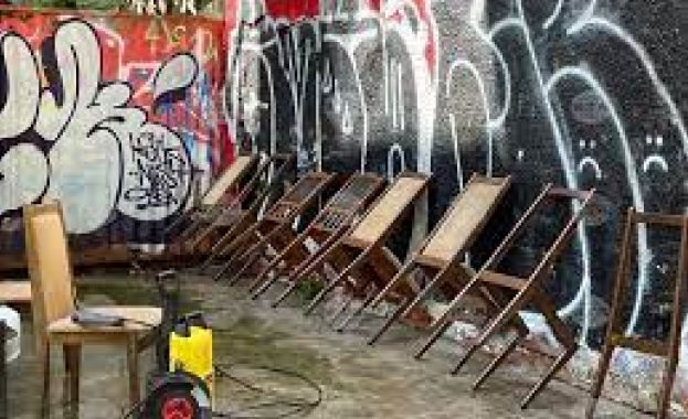 “100 Стола” и “Колективът” оживиха улица “Будапеща” в София