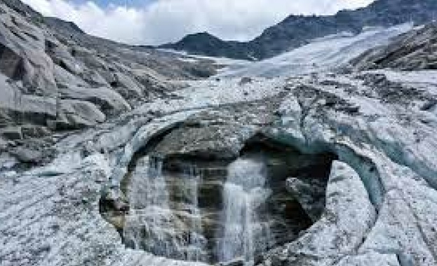 11 са жертвите на рухналия глетчер в Алпите