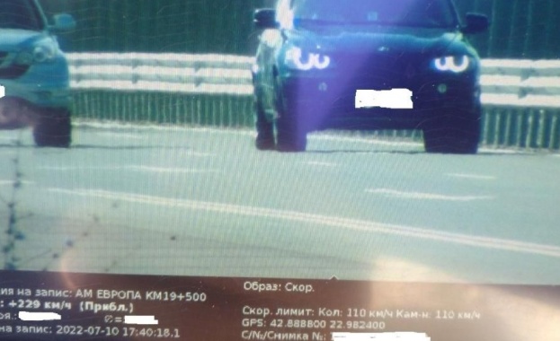 Фрапантно нарушение на скоростните режими е установено вчера следобед в