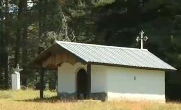 Нагла кражба в два параклиса край село Обидим община Банско Неизвестни