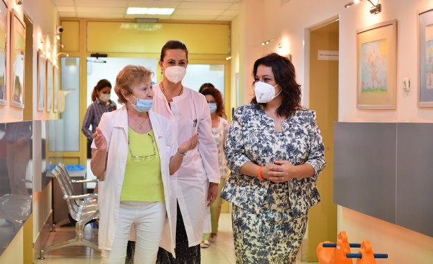 Министърът на здравеопазването проф Асена Сербезова посети днес УМБАЛ Св