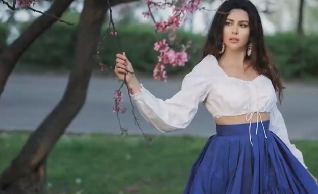 Бургаската красавица Розалина Попова играе двойник на холивудската звезда Моника