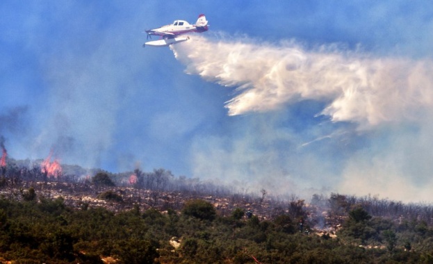 Тежък инцидент с хеликоптер който гаси пожар е станал на