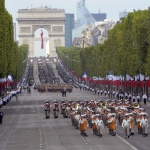 Франция отбеляза националния си празник с мащабен военен парад
