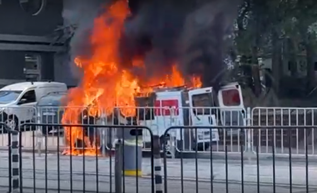 Кола се самозапали и изгоря напълно на столичния булевард Шипченски