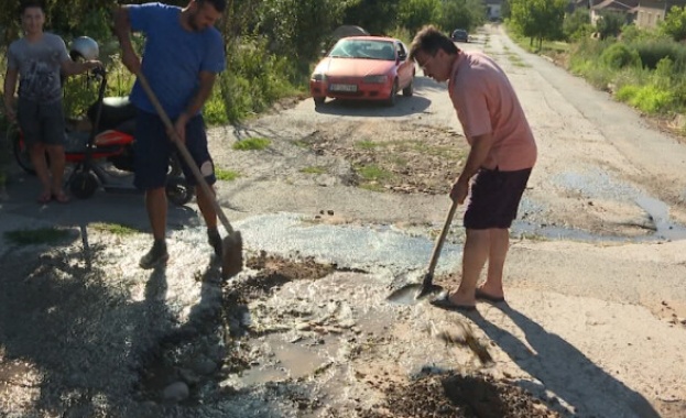 Направи си сам път във врачанското село Софрониево Кореспондентите ни