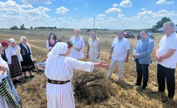 Резултатите до момента показват че прибраната пшеница ще бъде над