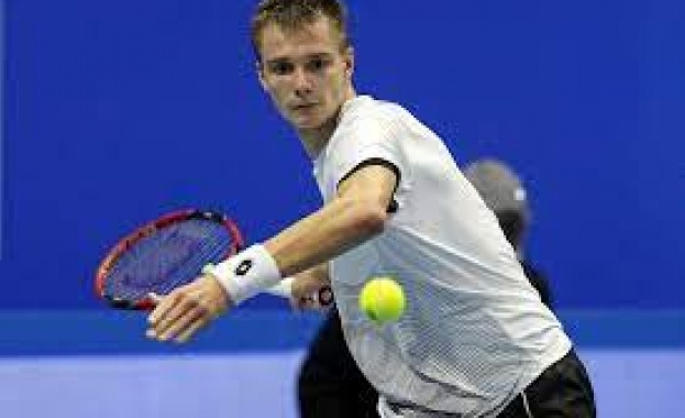 Александър Бублик се класира за полуфиналите на турнира на трева