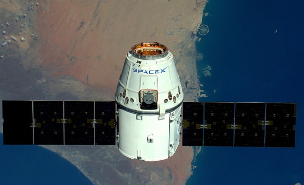 Космическият кораб Дракон 2 на американската частна компания SpaceX, натоварен