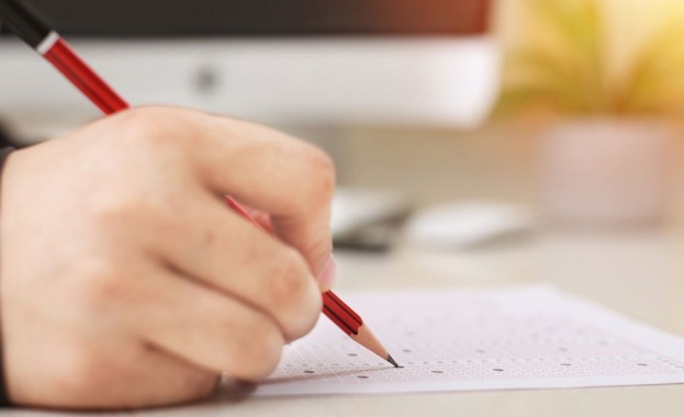 Родителите на ученици от първи до четвърти и осми клас