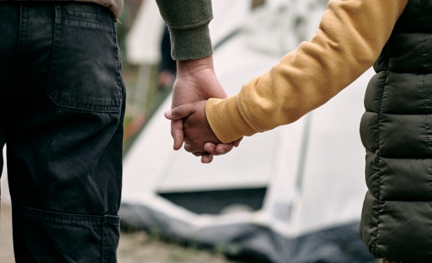 Родител с права да отглежда детето да има приоритет при