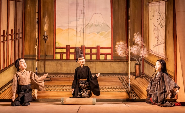 Дъщерята на самурая отива на море Театрална формация Сенджу ще