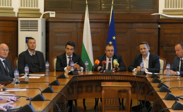 Работата по стартирането на мерки за подпомагане на земеделските производители