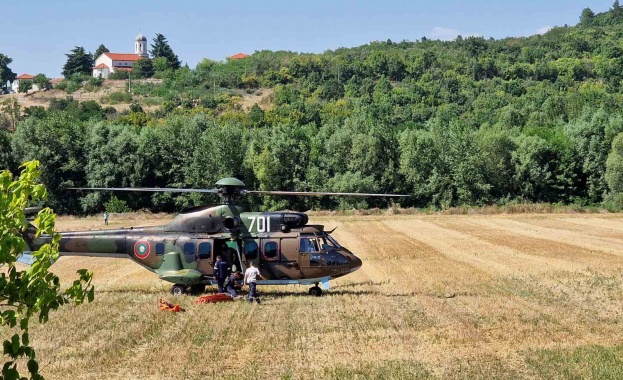 Около 100 горски служители и пожарникари гасят пожара в иглолистните гори в землището на с. Калугерово