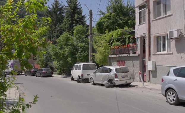 Пияна и дрогирана млада жена удари три паркирани коли тази