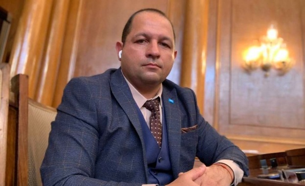 Бившият министър на околната среда Борислав Сандов е заложил цяло