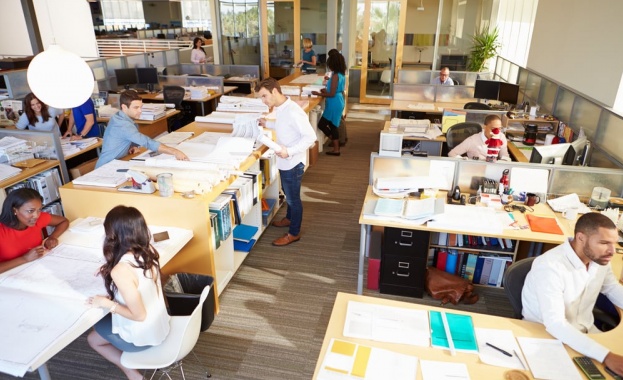 Служителите се нуждаят от нещо повече от заплата 