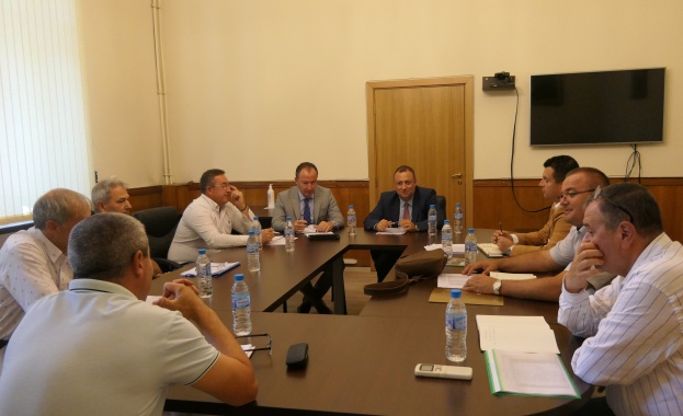 Министър Иван Иванов: Своевременното осигуряване на дърва за отопление на населението е основен приоритет на Министерството на земеделието