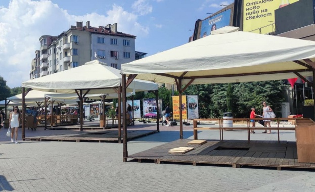 „Алея на книгата“ - Варна предлага лятна среща с хиляди заглавия, автори и книгоиздатели 