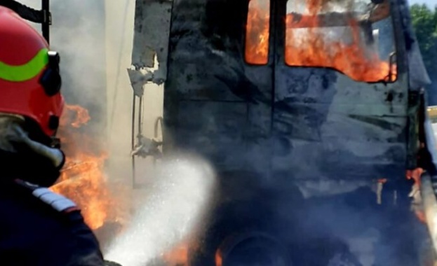ТИР изгоря на национален път № 6 в окръг Гюргево