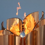 Как олимпийският факел остава винаги запален? 