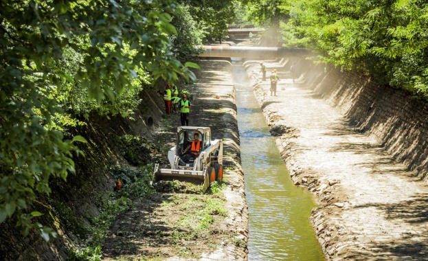 Плановото почистване на речни корита в София започна през май