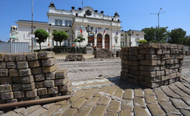 Нов спор за жълтите павета Регионалният министър покани столичния кмет