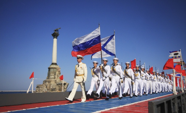 Военноморския флот на Русия отбелязва 326-тата си годишнина! (Видео)