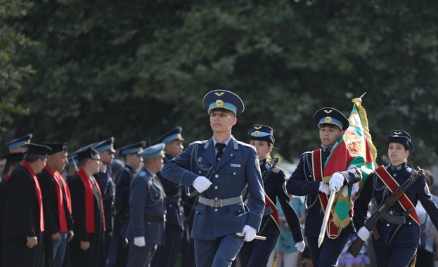 Първи офицерски пагони получиха курсантите от випуск „Полковник Борис Дрангов“