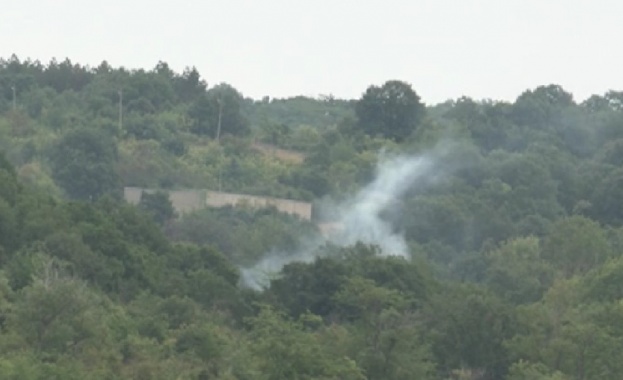 Пожарът който вчера избухна в складовете за боеприпаси край Карнобат
