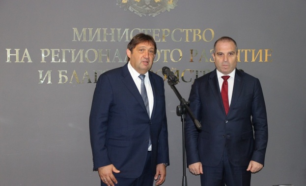 Министър Иван Шишков: Държавата няма да остане без пътно поддържане