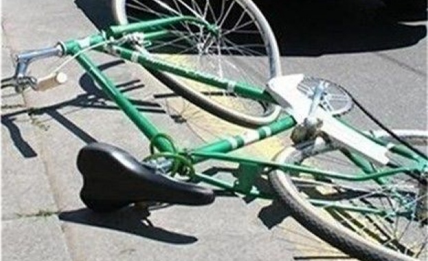 Автомобил блъсна велосипедист в Плевен съобщиха от полицията в града