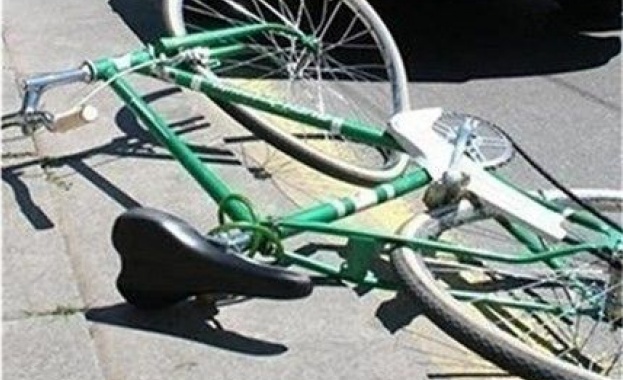 Автомобил блъсна велосипедист в Плевен съобщиха от полицията в града