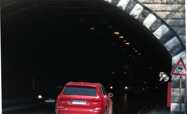 Пуснаха осветлението в тунел Железница на Е 79 В трафопоста бе