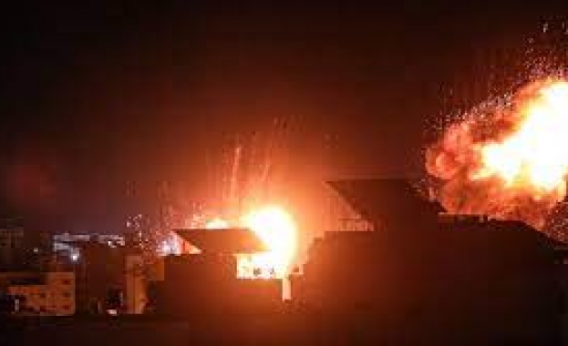 Израел удари Газа с въздушни удари в събота а палестинска