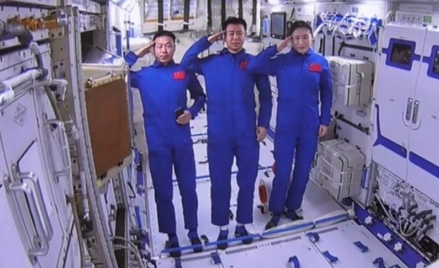 След 2 месеца в Космоса: Резултатите на китайския екипаж на „Шънджоу-14”