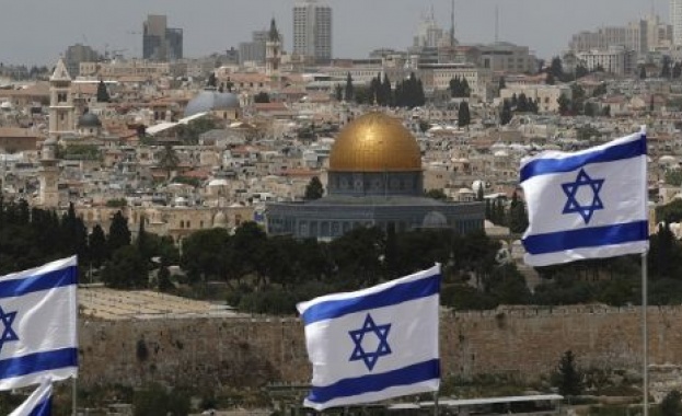 Сирени за въздушна заплаха и експлозии отекнаха западно от Йерусалим