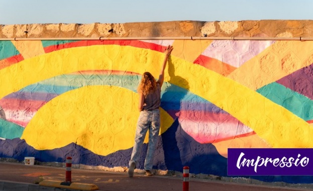 На Морска гара във Варна изгря 17-метрова рисунка