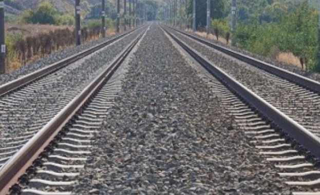 Катастрофа между автомобил и влак в област Добричка Лекият автомобил