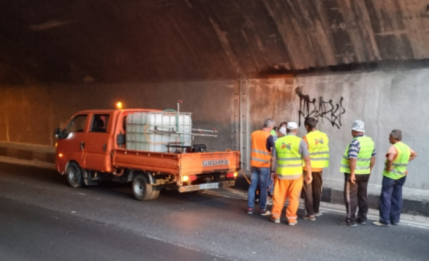 Областно пътно управление Благоевград и пътноподдържащото дружество почистиха тунелите