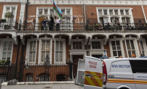 Миналата седмица радикална религиозна групировка атакува и нахлу в Азербайджанското