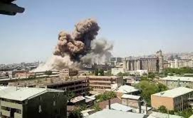 Най малко един човек загина и 20 бяха ранени при експлозия